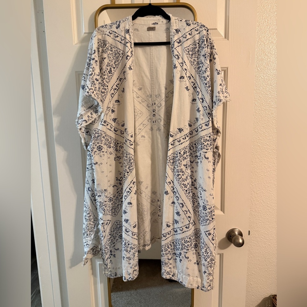 Ecote White and Blue Kimono Top